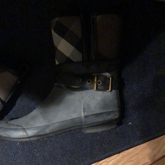 Burberry Boots - Picture 1 of 8